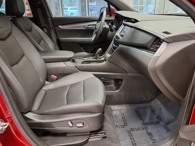 2025 Cadillac XT6 Luxury