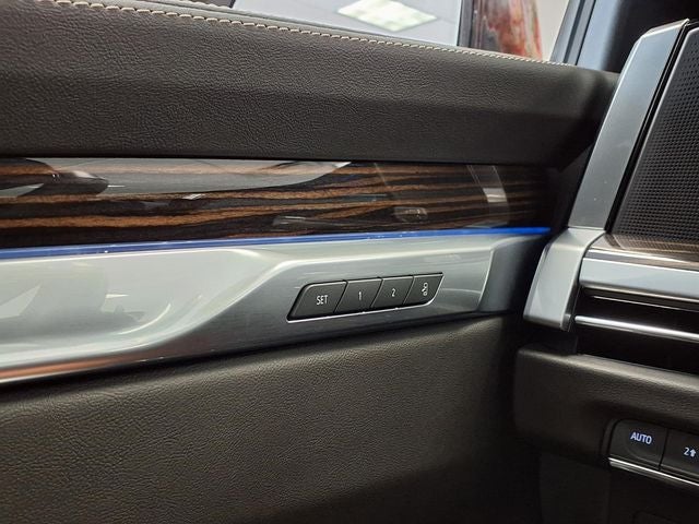 2025 Cadillac Escalade ESV Premium