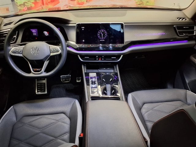 2024 Volkswagen Atlas 2.0T Peak Edition SEL