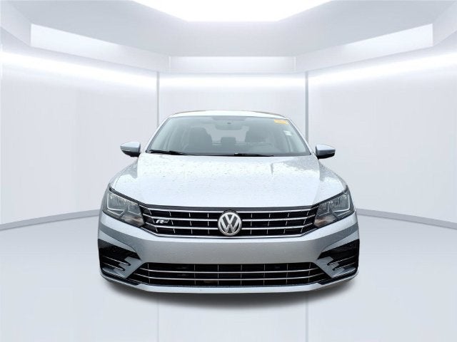 2017 Volkswagen Passat 1.8T R-Line
