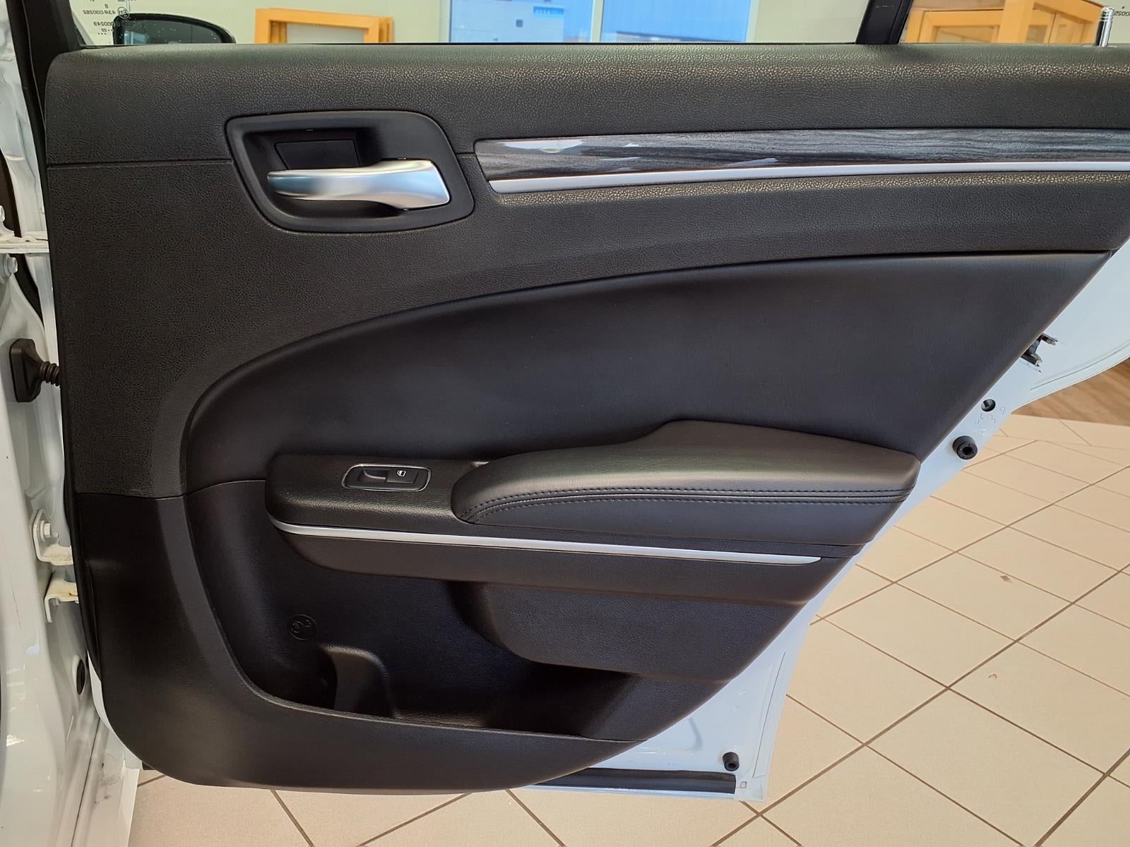 2022 Chrysler 300 Touring
