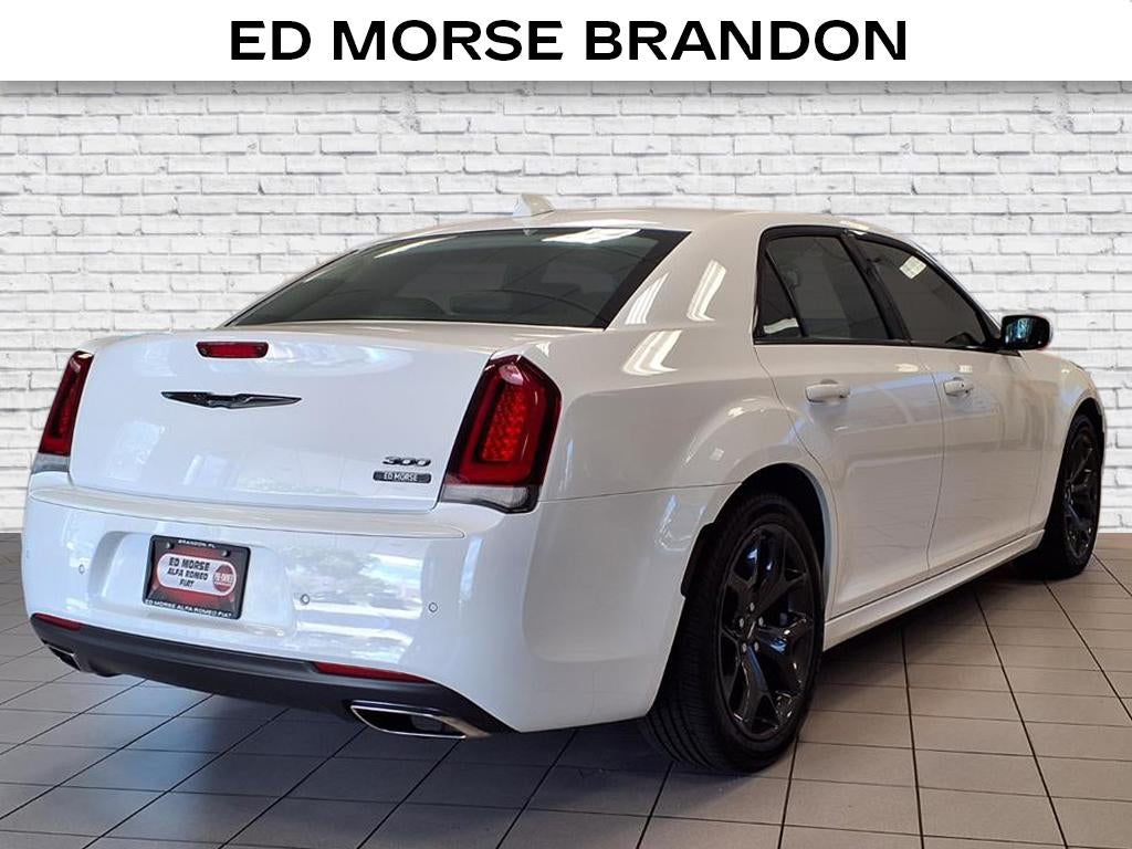 2022 Chrysler 300 Touring