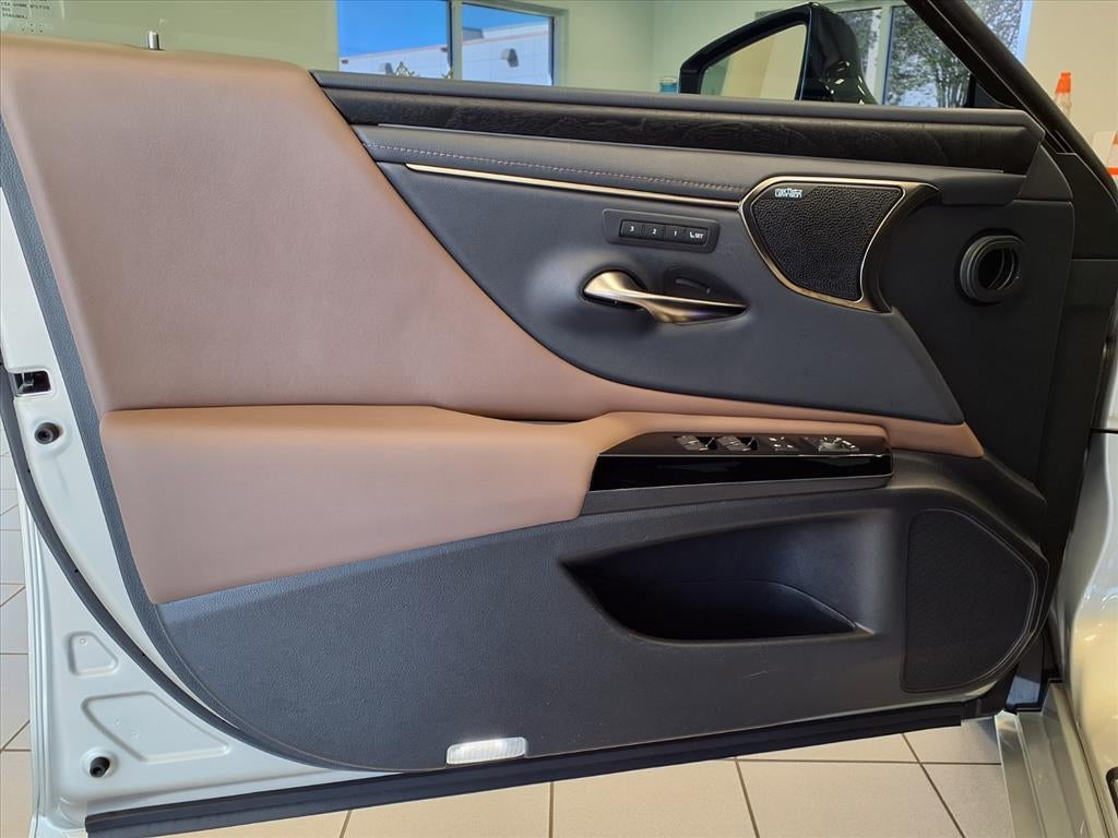 2024 Lexus ES 300h 300h Ultra Luxury