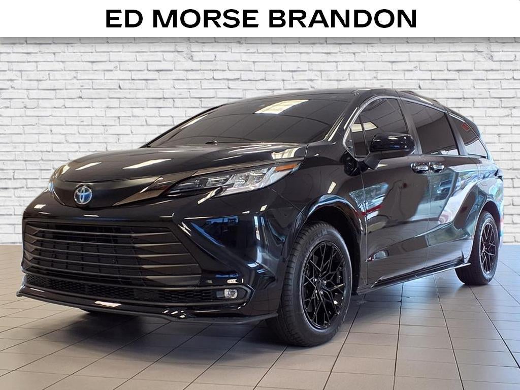 2022 Toyota Sienna Woodland Edition