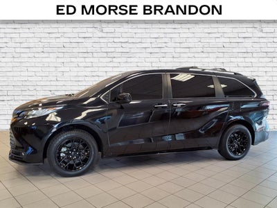 2022 Toyota Sienna Woodland Edition