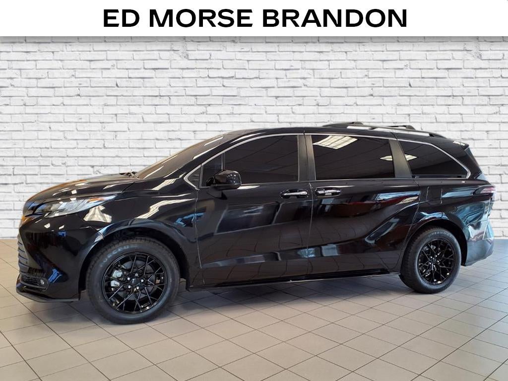 2022 Toyota Sienna Woodland Edition