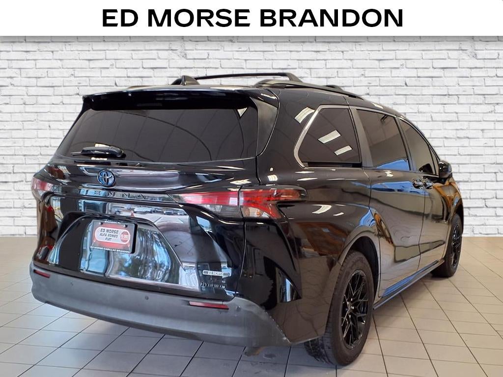 2022 Toyota Sienna Woodland Edition