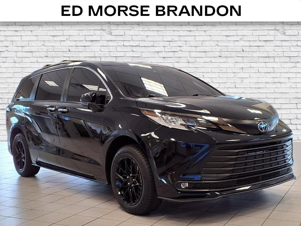 2022 Toyota Sienna Woodland Edition