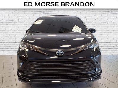 2022 Toyota Sienna Woodland Edition