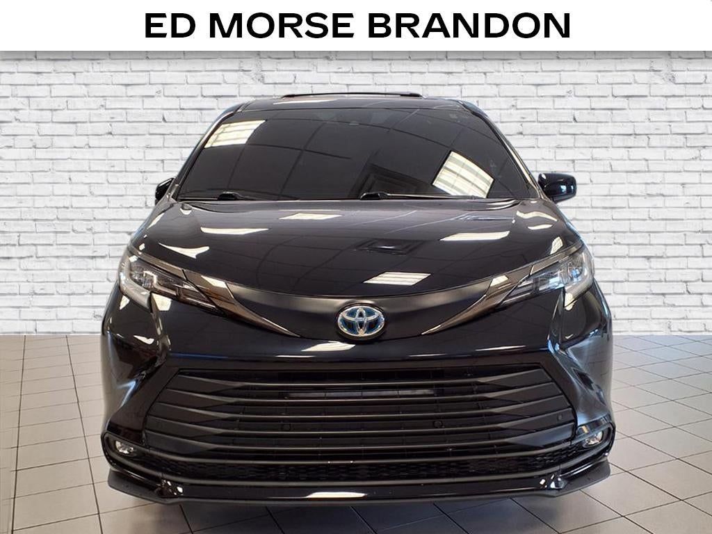 2022 Toyota Sienna Woodland Edition