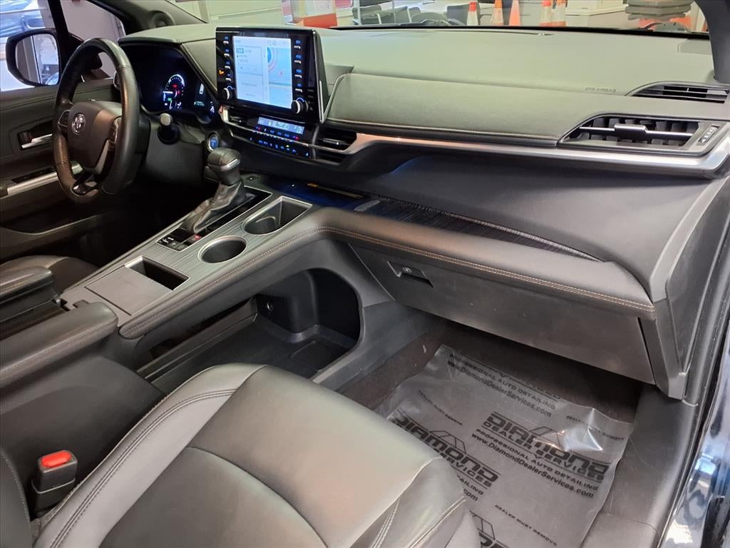 2022 Toyota Sienna Woodland Edition