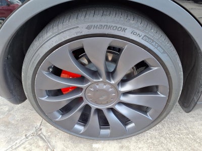 2025 Tesla Model Y Performance