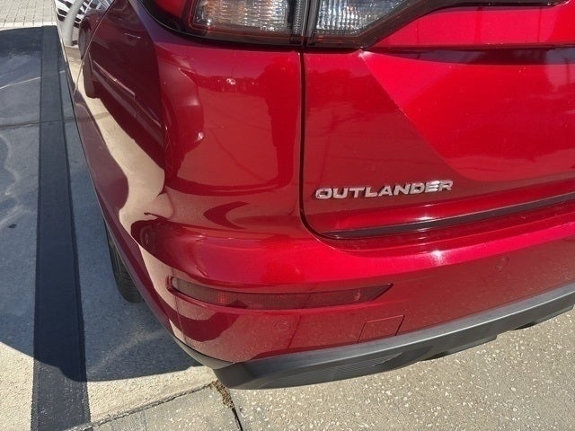 2022 Mitsubishi Outlander ES