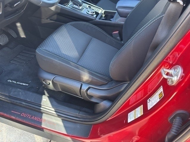 2022 Mitsubishi Outlander ES