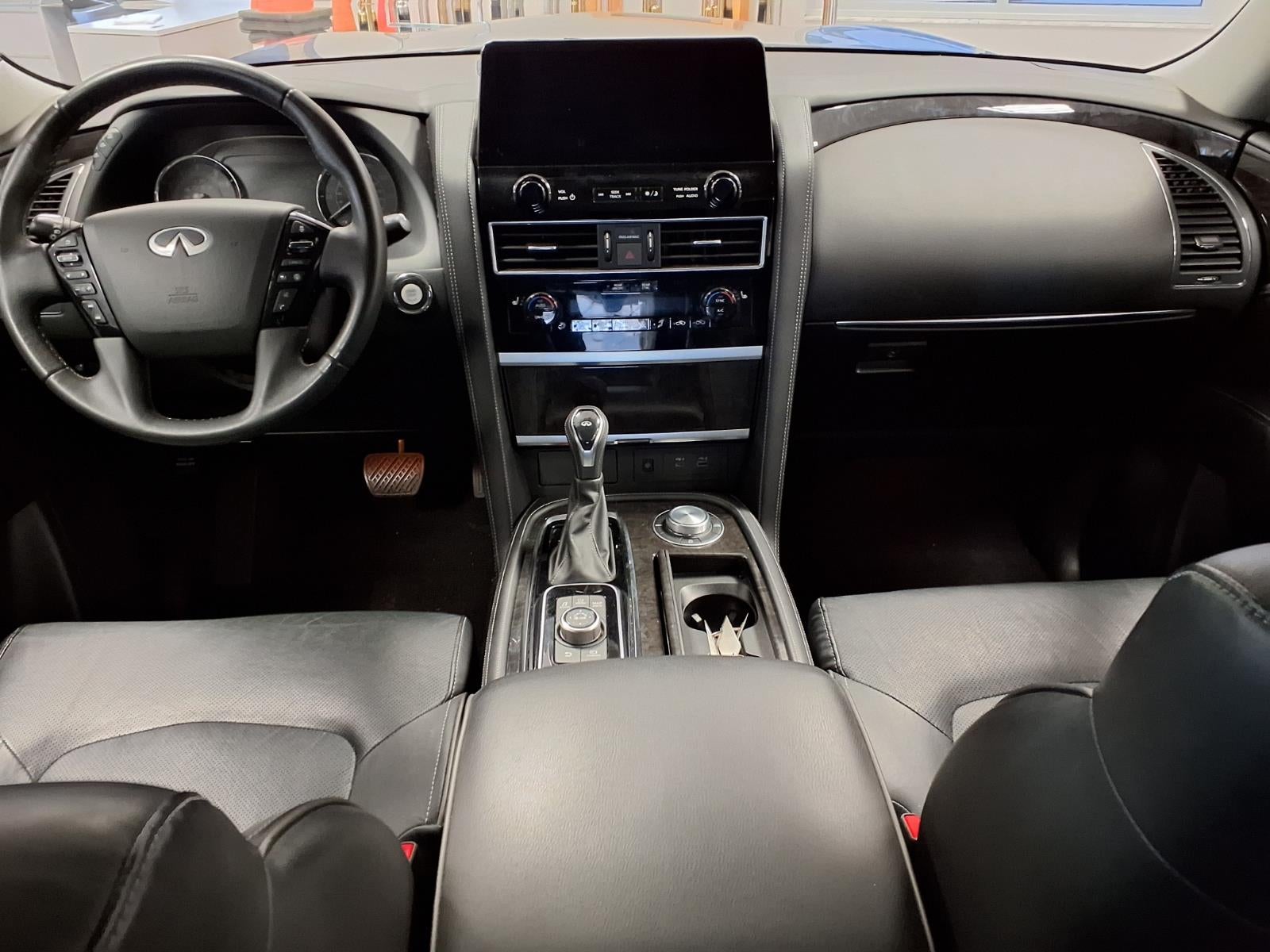 2023 INFINITI QX80 LUXE