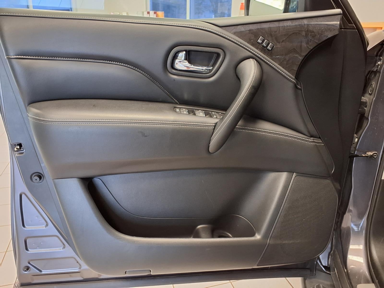 2023 INFINITI QX80 LUXE