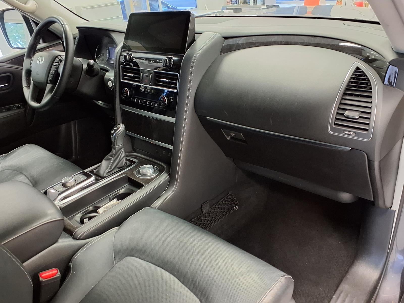 2023 INFINITI QX80 LUXE