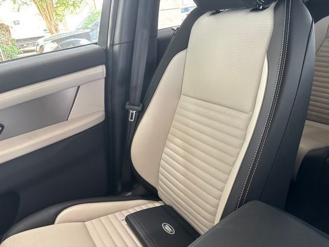 2025 Land Rover Discovery Sport SE