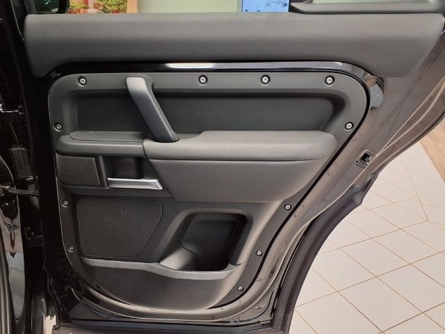 2025 Land Rover Defender 110 S
