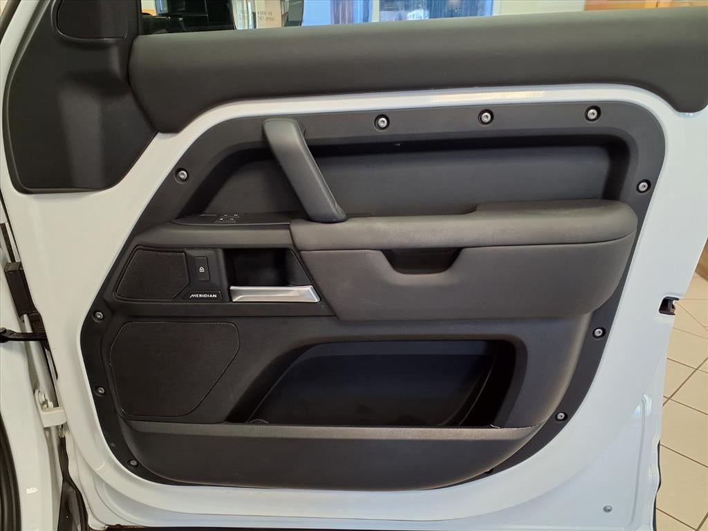 2025 Land Rover Defender S