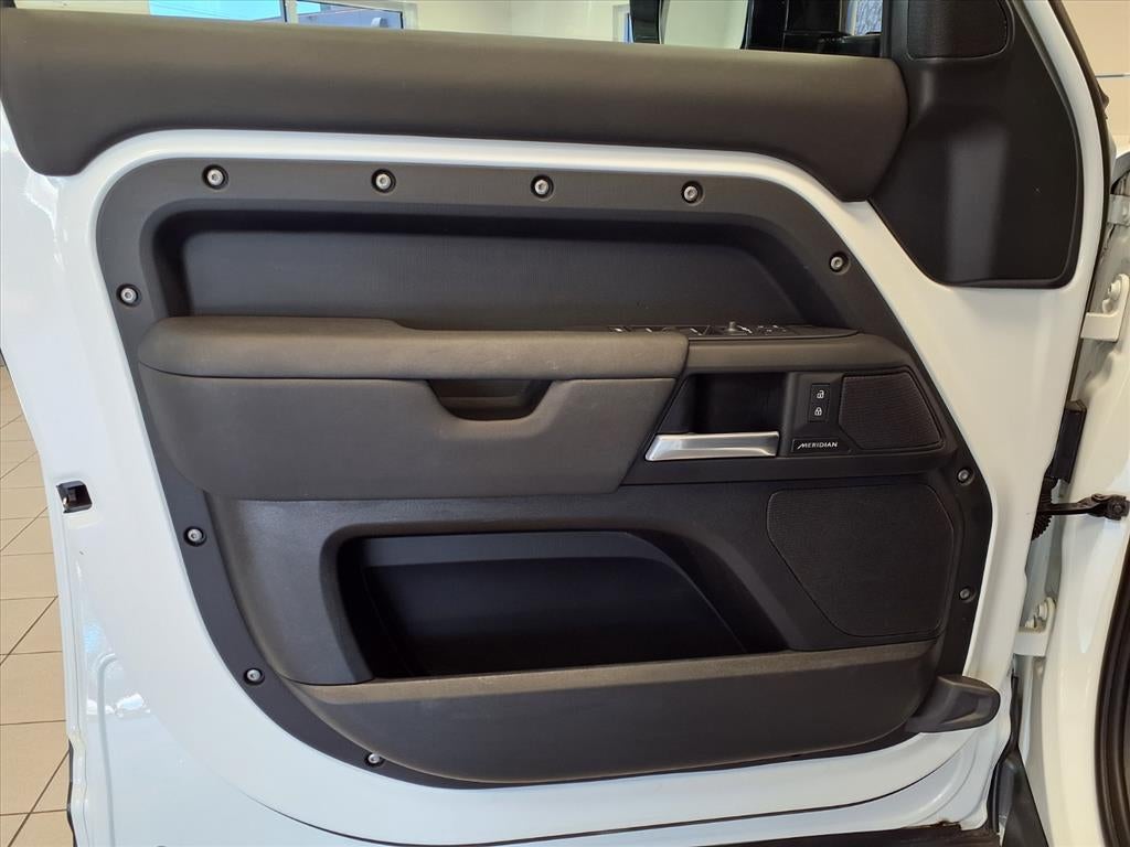 2025 Land Rover Defender S