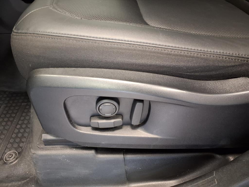 2025 Land Rover Defender S