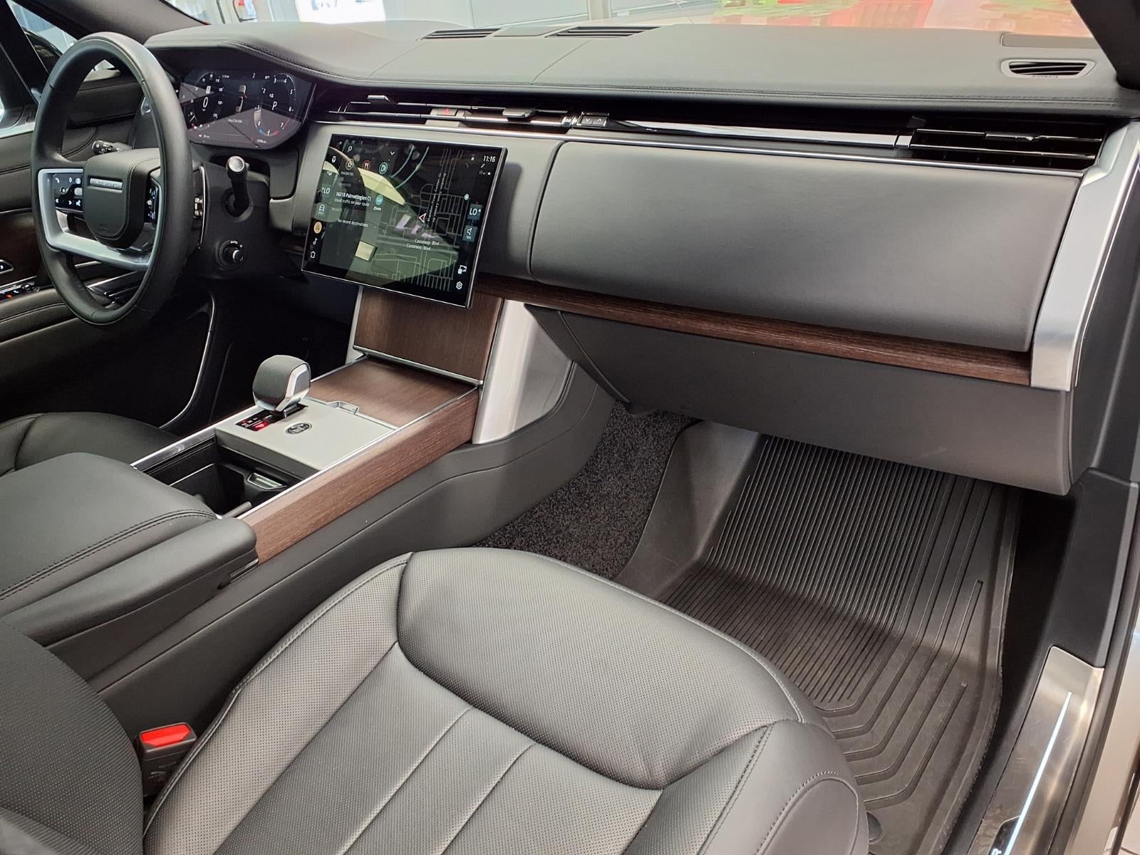 2025 Land Rover Range Rover SE LWB