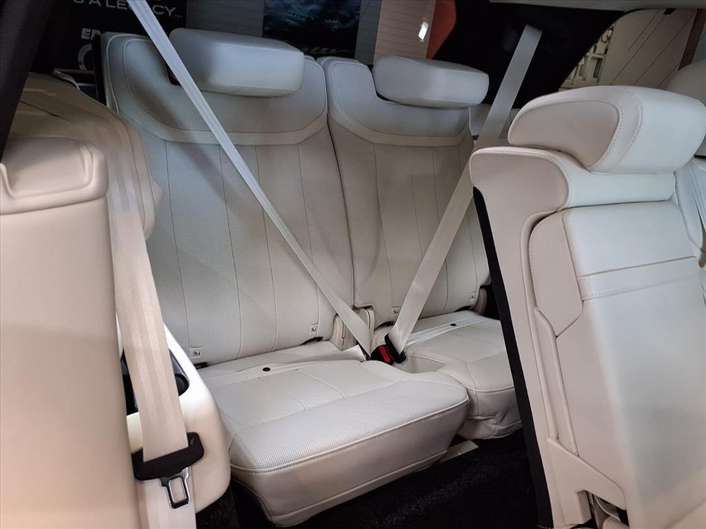 2025 Land Rover Range Rover SE LWB