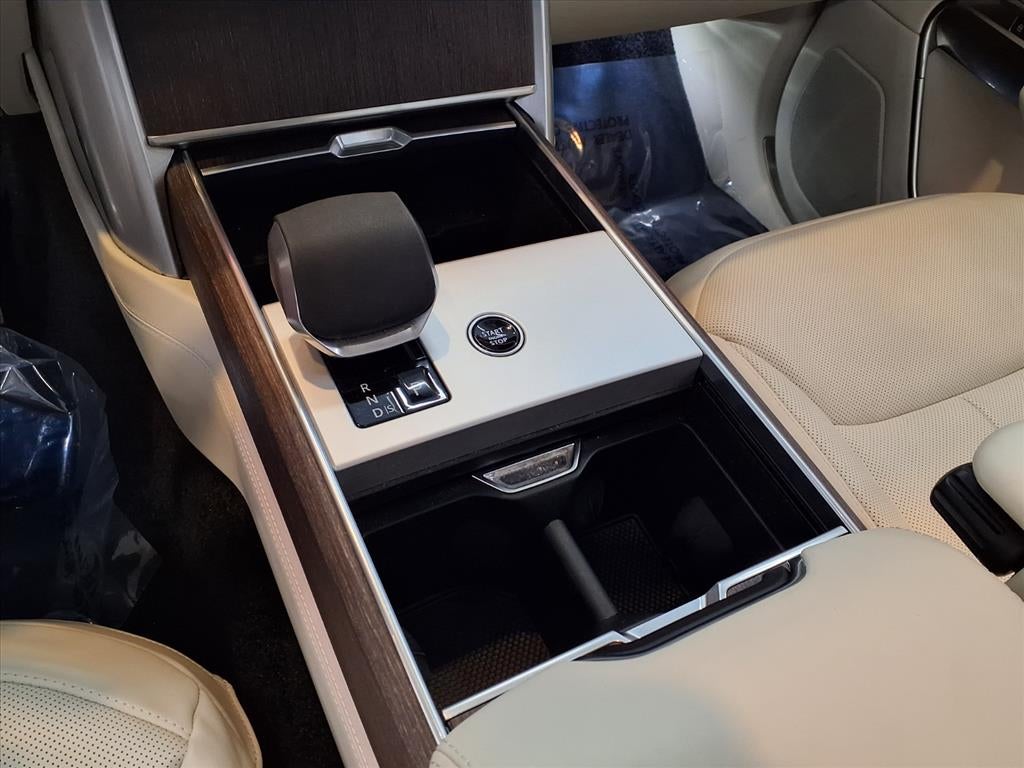 2025 Land Rover Range Rover SE LWB