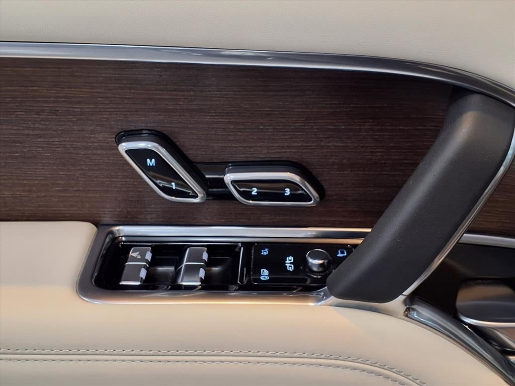 2025 Land Rover Range Rover SE LWB