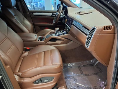 2023 Porsche Cayenne Platinum Edition