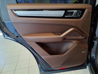 2023 Porsche Cayenne Platinum Edition