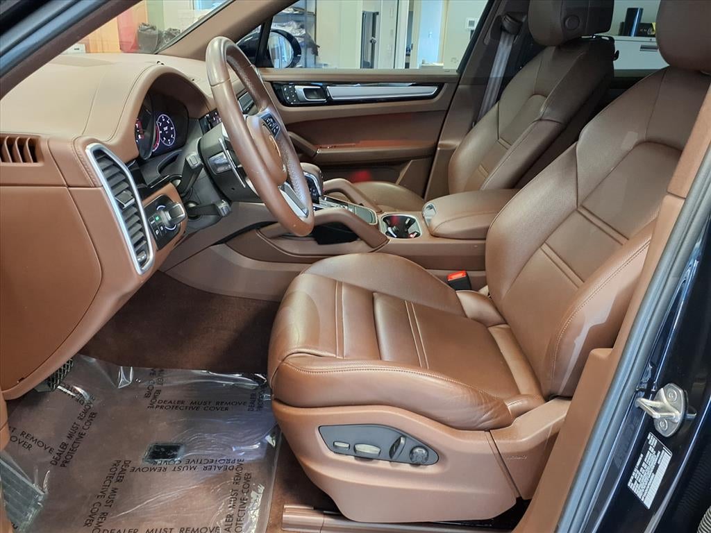 2023 Porsche Cayenne Platinum Edition