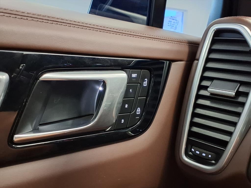 2023 Porsche Cayenne Platinum Edition