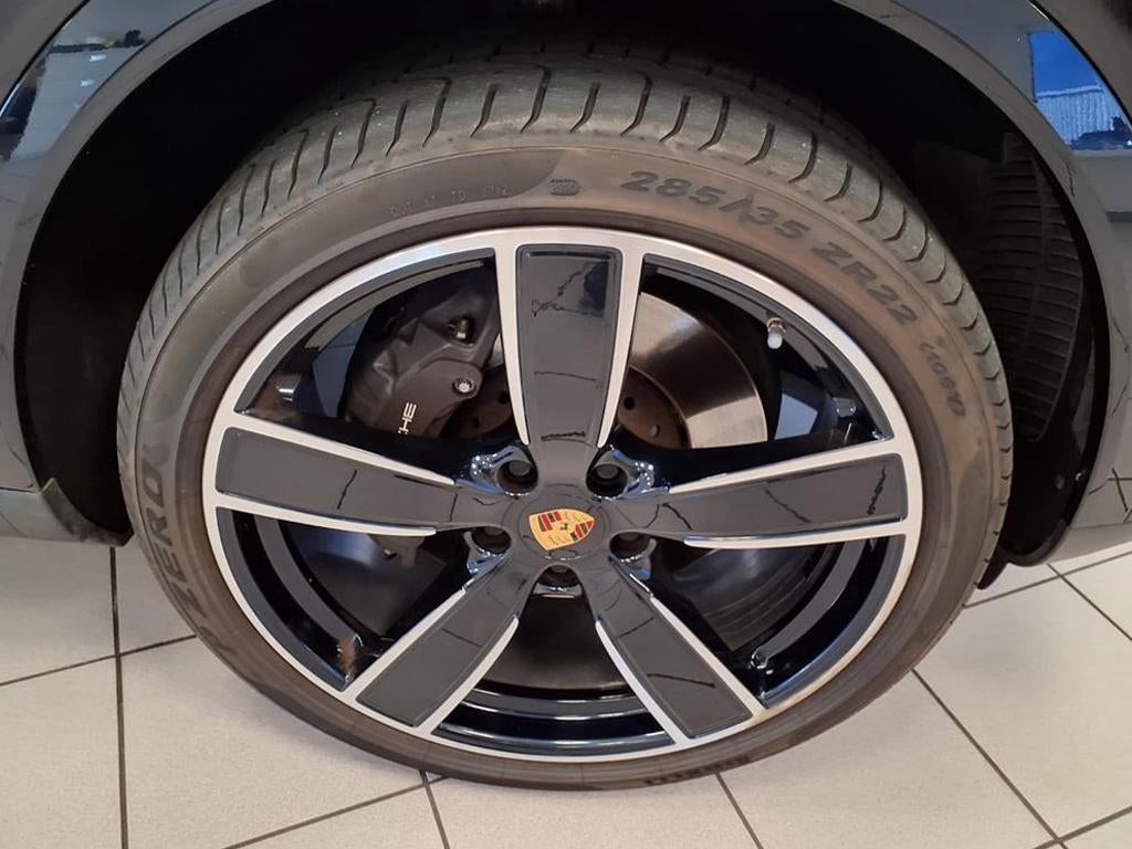 2023 Porsche Cayenne Platinum Edition